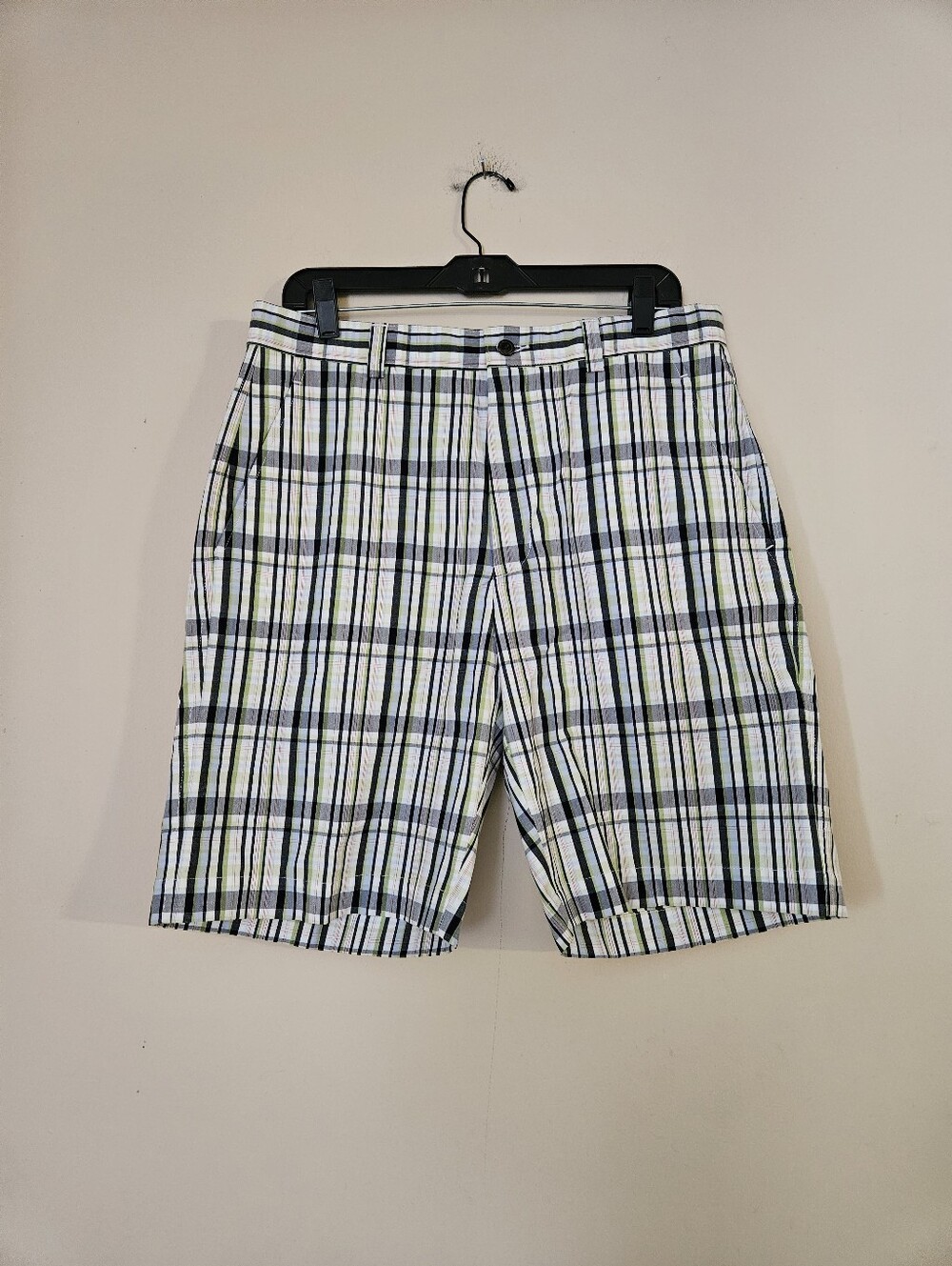 Cutter & Buck Men's Plaid  Shorts - White & Blue,Size 33
